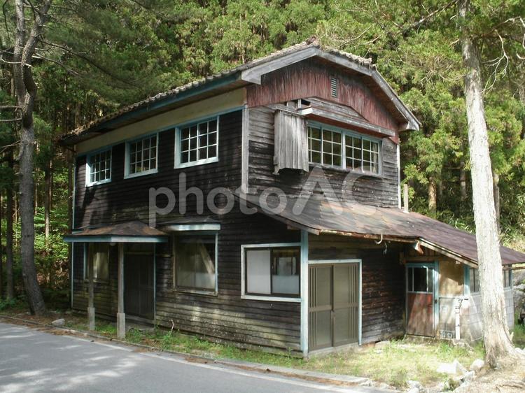 レトロな木造校舎・廃校「桧原分教場」 根羽小学校,桧原分教場,木造校舎の写真素材