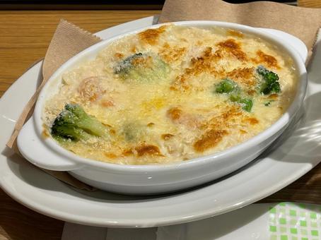 カフェランチの熱々ホワイトグラタン カフェランチの熱々ホワイトグラタン グラタン,イタリアン,マカロニの写真素材