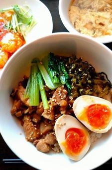 美味しそうな魯肉飯(ルーローハン)定食 美味しそうな魯肉飯(ルーローハン)定食 魯肉飯,ルーローハン,定食の写真素材