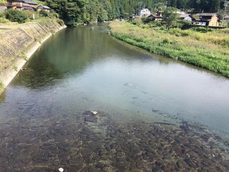 のどかな里山の川 川,水面,川底の写真素材