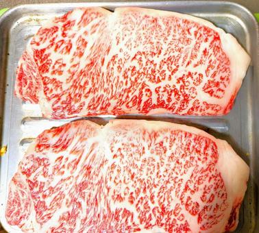 サシの入った黒毛和牛ロース肉 サシの入った黒毛和牛ロース肉 和牛,近江牛,a5ランクの写真素材