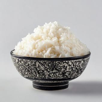 黒い器に盛られた白いご飯 黒い器に盛られた白いご飯の写真