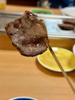 居酒屋で食べる焼き鳥 牛タン 居酒屋で食べる焼き鳥 牛タンの写真