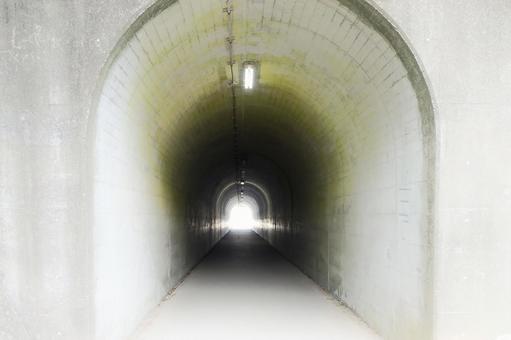 暗いトンネル 暗いトンネルの写真