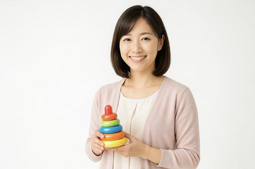 優しい笑顔の日本人保育士女性 優しい笑顔の日本人保育士女性の写真