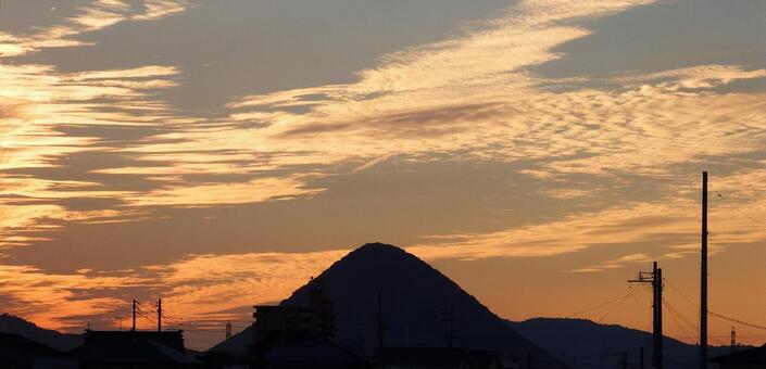 茜色に染まった空 茜色に染まった空 夕暮れ,夕陽,夕焼けの写真素材