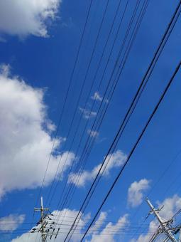 空と電線2こ 鉄塔,電線,あおぞらの写真素材