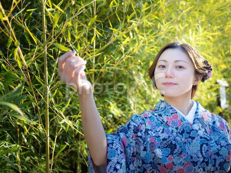 28：着物で外出する女性 女性,女の子,人物の写真素材