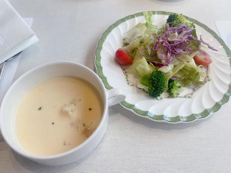 サラダとスープ2の写真