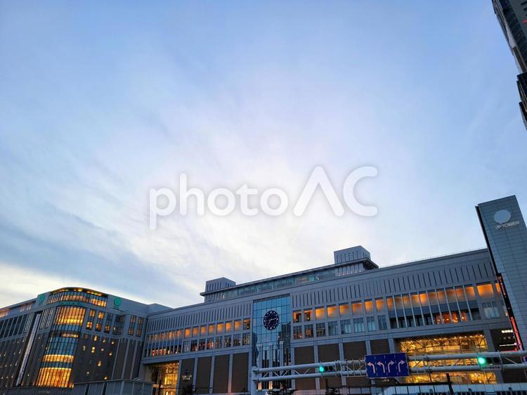 JR札幌駅　ステラプレイスと夕空 jr札幌駅,札幌駅南口,サツエキの写真素材
