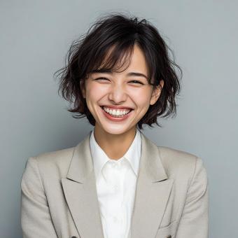 幸せそうな笑顔の日本人女性のポートレート 幸せそうな笑顔の日本人女性のポートレートの写真