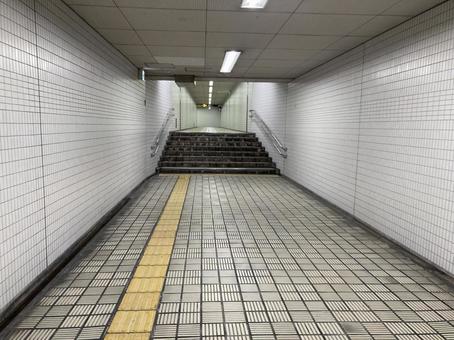 地下通路 駅,地下,地下道の写真素材