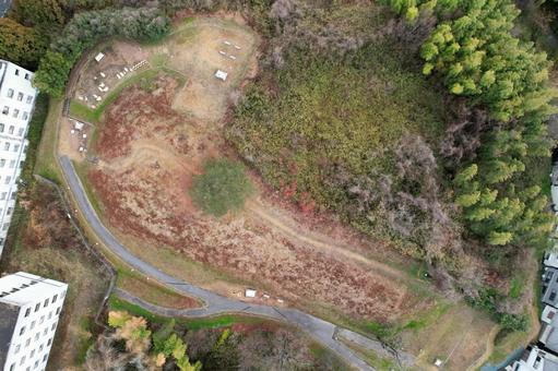 天理市にある赤土山古墳の空撮の写真