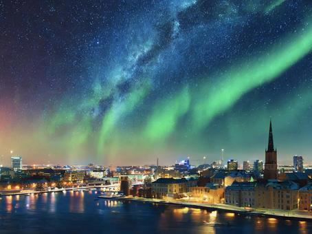 オーロラが綺麗な都会の夜空 オーロラが綺麗な都会の夜空の写真