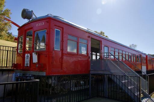 鞍ヶ池公園の名鉄電車がある風景 鞍ヶ池公園,名鉄,名鉄モ800形の写真素材