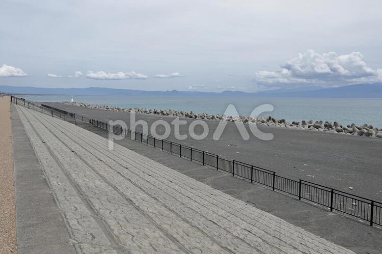 田子の浦港付近の堤防 堤防,砂浜,海の写真素材