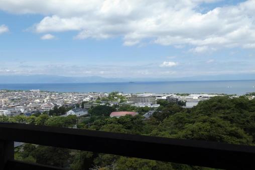 琵琶湖と町並み 琵琶湖と町並みの写真