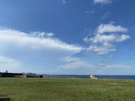 草原と青空に広がる雲 草原と青空に広がる雲 空,雲,海の写真素材
