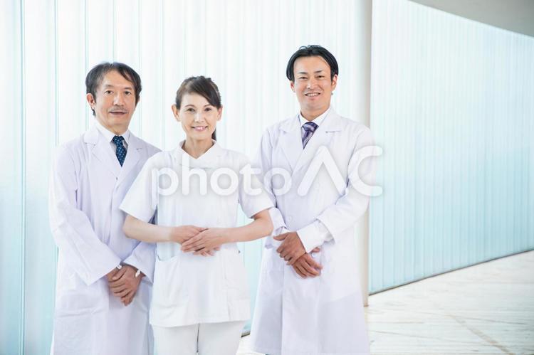 病院にいる医療スタッフ 看護師,看護師長,医者の写真素材