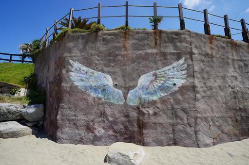 福岡 糸島 翼の描かれた壁 福岡 糸島 翼の描かれた壁 フォトジェニック,フォトスポット,翼の写真素材