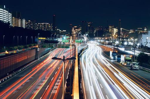 夜の高速道路 夜の高速道路の写真