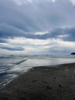 雨上がりの材木座海岸 雨上がりの材木座海岸の写真