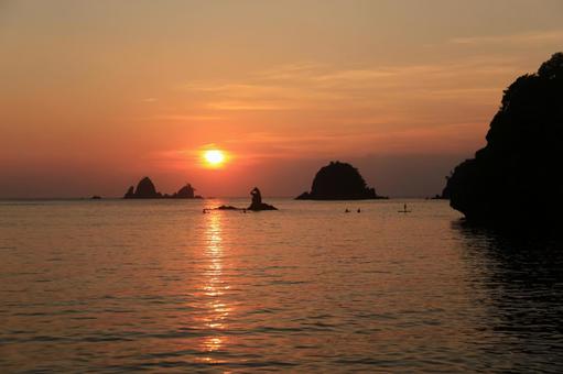 大田子海岸の素晴らしい夕陽 大田子海岸の素晴らしい夕陽 大田子海岸,落陽,日の入りの写真素材