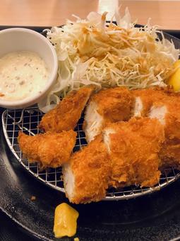 とんかつとキャベツ、練りからし とんかつとキャベツ、練りからし 食べ物,とんかつ,トンカツの写真素材