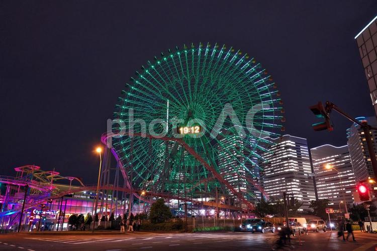 よこはまコスモワールドの大観覧車　夜景 横浜,よこはまコスモワールド,観覧車の写真素材