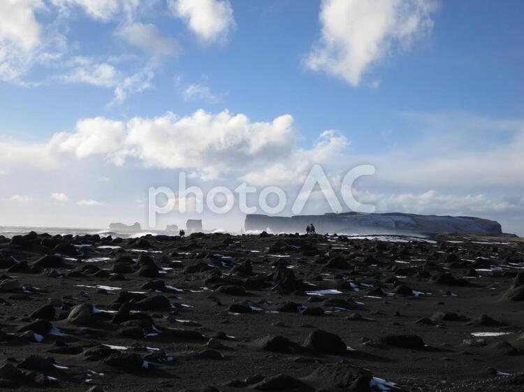 ディールホーラエイ岬を望む海岸 岬,海岸,海の写真素材