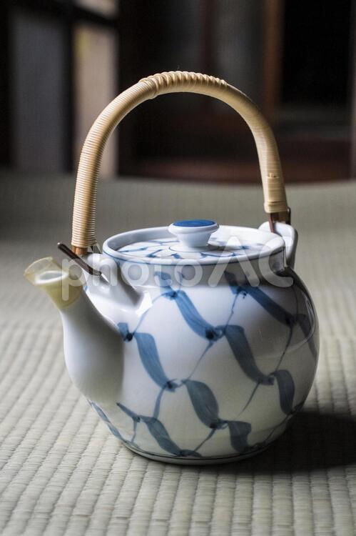 有田焼の大きな急須 急須,お茶入れ,お茶を入れるの写真素材