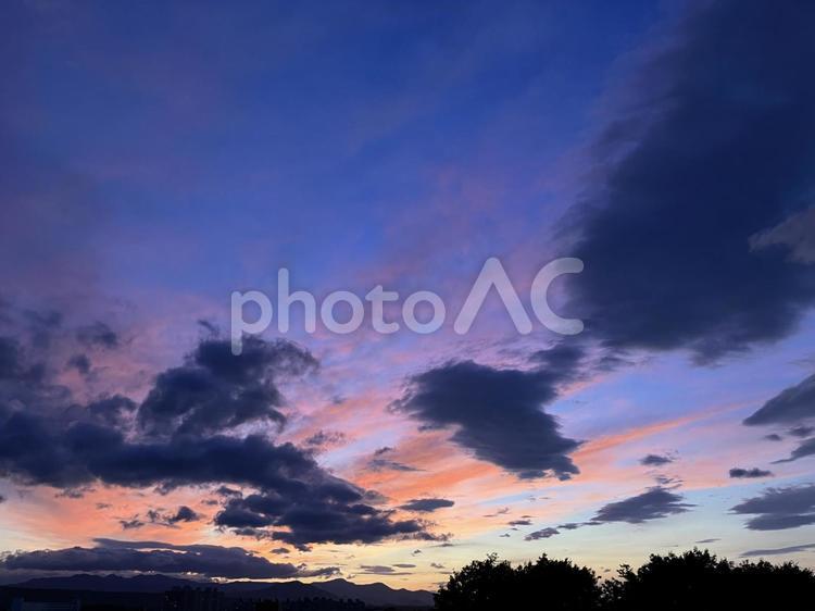 夏の夕焼け 夕焼け,雲,夏の写真素材