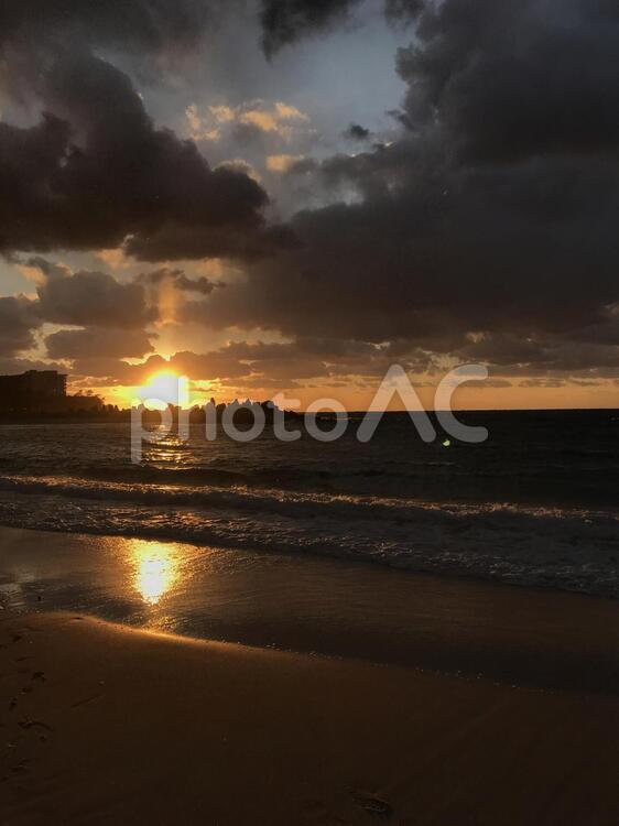 夕焼け 日暮れ,暁,太陽の写真素材