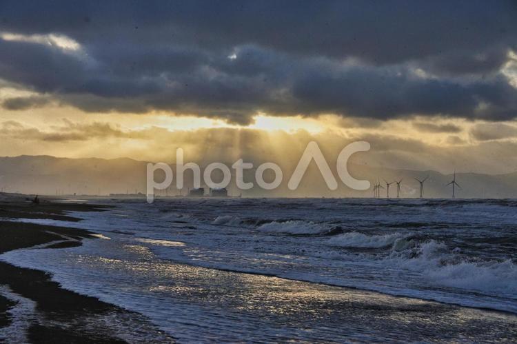 夕暮れの海 冬,石狩浜,あそびーちの写真素材