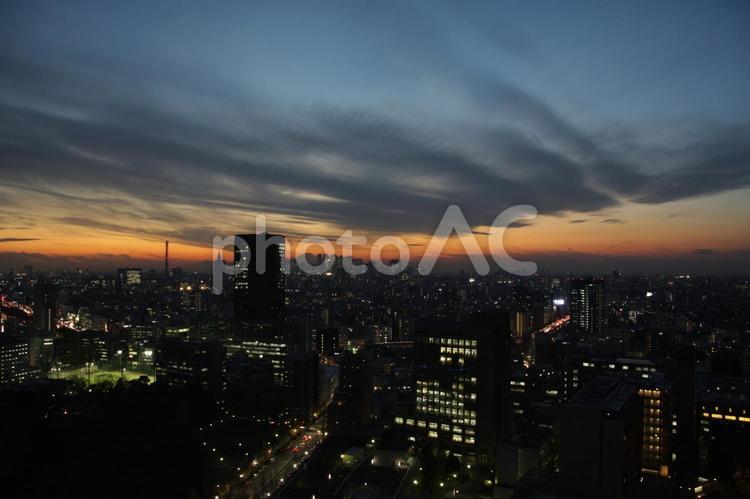 文京シビックセンター展望ラウンジからの夕景 シビックセンター,夕焼け空,富士山の写真素材