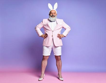 バニーコスプレの初老男性 バニーコスプレの初老男性の写真