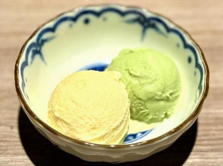 アイスクリーム アイスクリーム,抹茶アイス,バニラアイスの写真素材