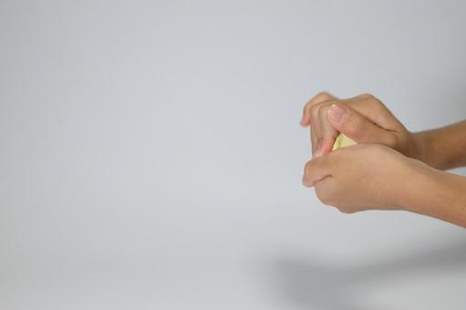 何かをこねる両手と白い背景 こねる,両手,手の写真素材