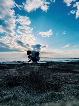 ちょん ちょん 海,青空,砂浜の写真素材