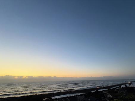 日立駅前から望む太平洋・明け方の絶景 日立駅,茨城,太平洋の写真素材