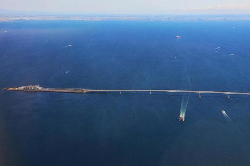 １０月中旬の上空からの東京湾アクアライン 東京湾アクアライン,橋,東京湾の写真素材