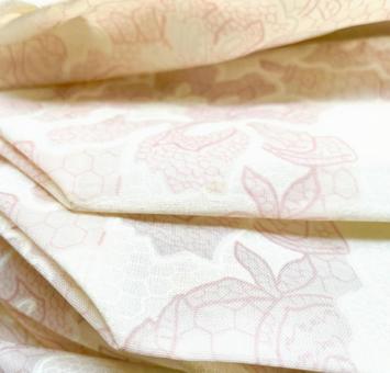 綺麗な肌色のプリーツ布背景素材 綺麗な肌色のプリーツ布背景素材の写真