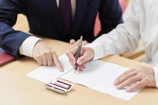 Hands of elderly people who consult with the profession about inheritance and wills, विरासत, विल, वरिष्ठ नागरिक, JPG