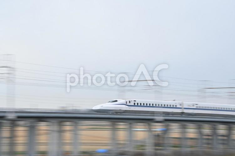 東海道新幹線の流し撮り 新幹線,流し撮り,のぞみの写真素材
