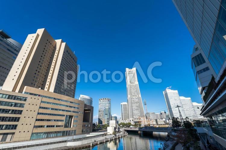 朝のみなとみらいを散歩する みなとみらい,デートスポット,横浜の写真素材
