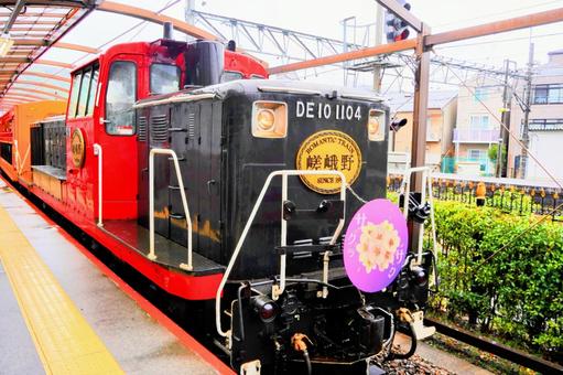 嵐山のトロッコ列車【嵯峨野観光鉄道】 嵐山のトロッコ列車【嵯峨野観光鉄道】 嵐山トロッコ,トロッコ列車,嵐山観光の写真素材