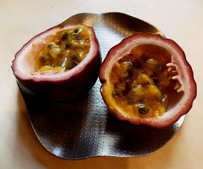 食べごろ★パッションフルーツ3 食べごろ★パッションフルーツ3の写真