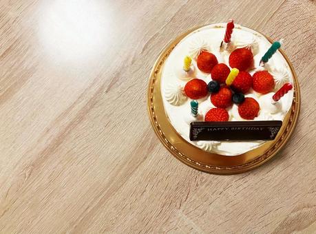 バースデー用のホールケーキ バースデー用のホールケーキ ホールケーキ,バースデーケーキ,ケーキの写真素材