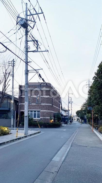 住宅街の風景 住宅街,戸建,曲がり角の写真素材
