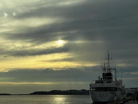 船と海 船,夕方,海の写真素材